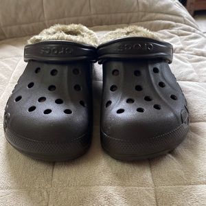 NWOT Lined Crocs Size 6